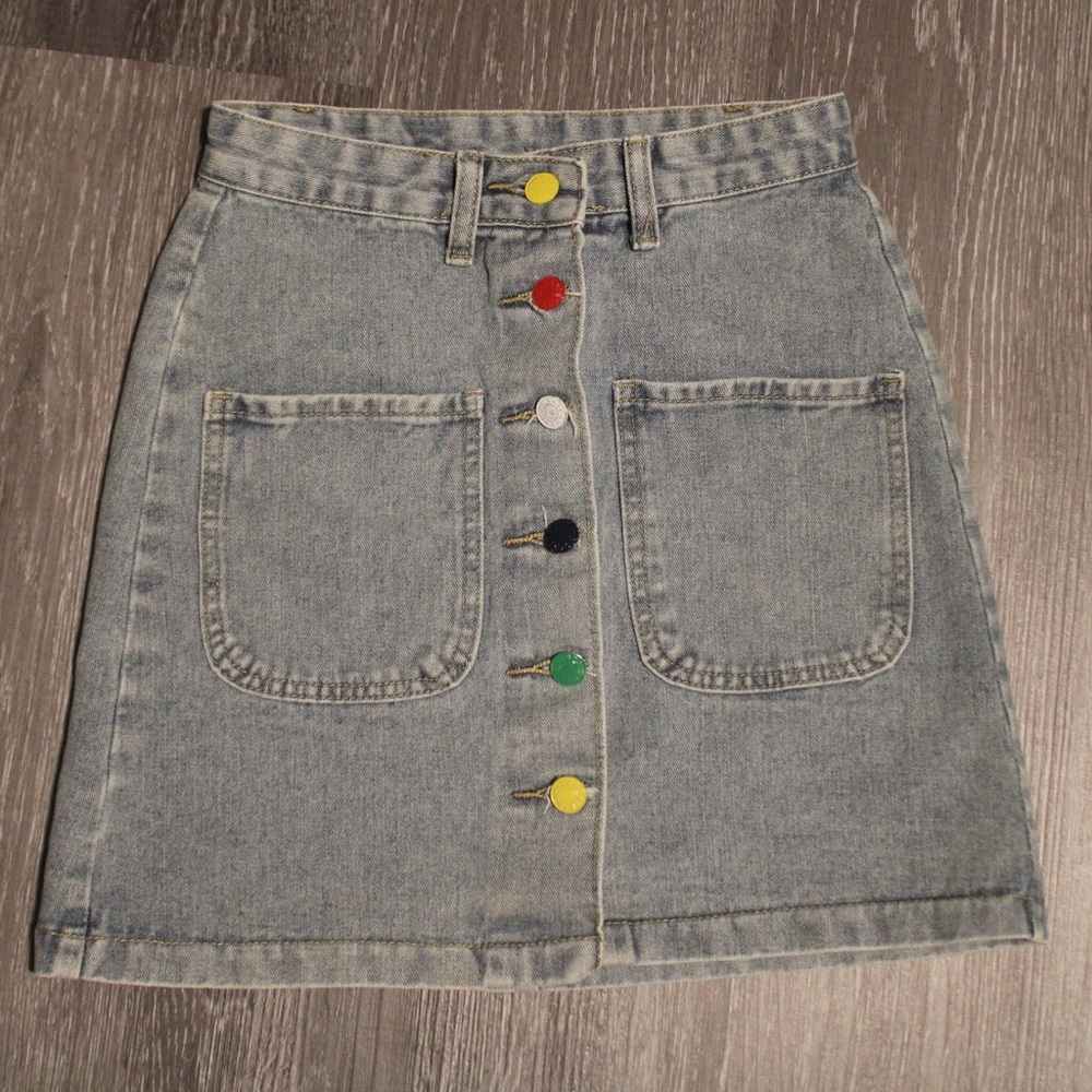 Skirts, very fun buttons, high-rise, worn, good condition
